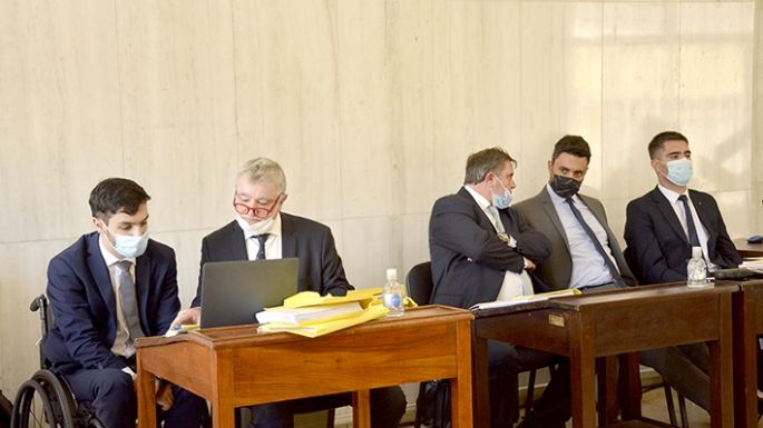 Sumaron a un exfiscal a la defensa
