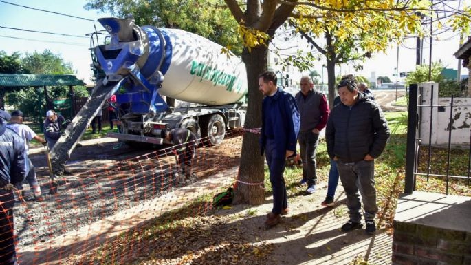 Avanza la pavimentación en calle Calafate de barrio Mariano Moreno