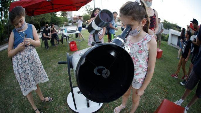 Invitan a observar un nuevo eclipse solar a través de telescopios en la costa