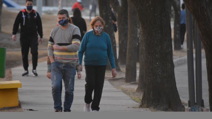 Se mantiene el uso de barbijo en lugares cerrados y se eliminan los aforos