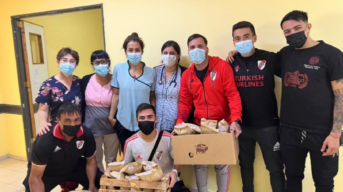 Filial local de River llevó la merienda al Hospital y al cuartel de Bomberos