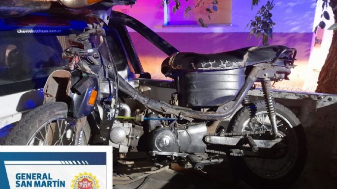 Iban en moto robada, chocaron y terminaron detenidos