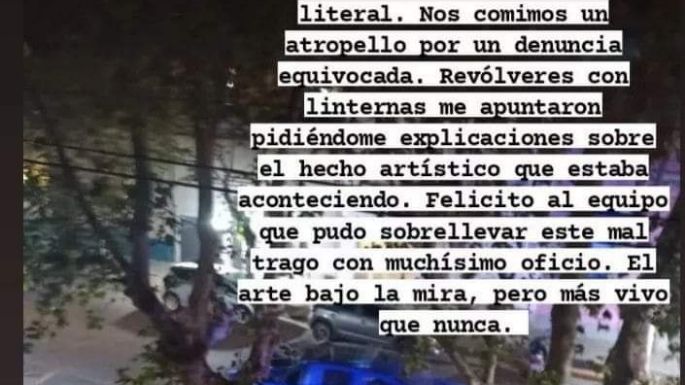 La policía irrumpió "con linternas y armas" una obra de teatro en el Chalet Hereje