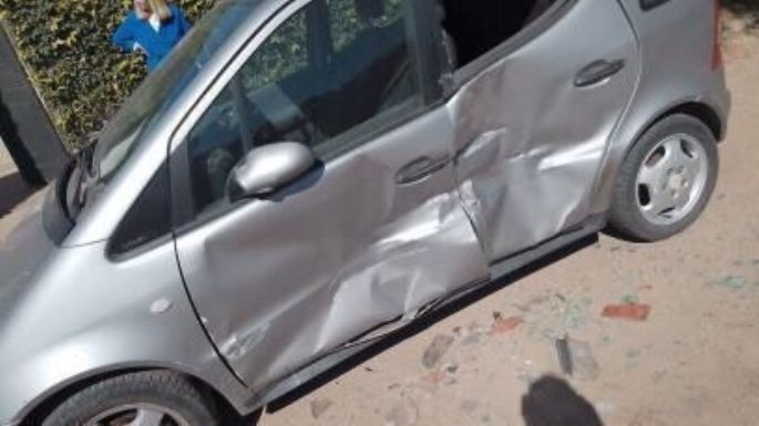 Mientras dormía una chata le destrozó el auto y se dio a la fuga