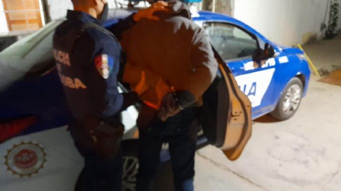 Lo engancharon saltando una tapia