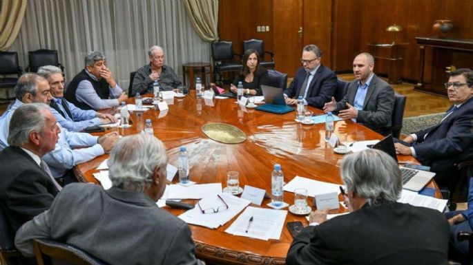 Anticiparán las paritarias y habrá una nueva canasta con 50 productos básicos