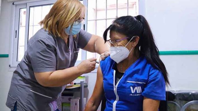 Desde hoy vacunan a adultos mayores