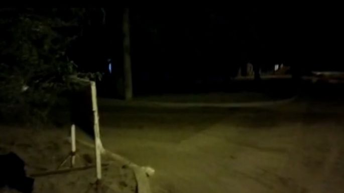 Un vecino del barrio Golf filmó un video para mostrar la falta de iluminación del sector