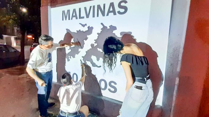 Inauguran un mural interactivo de Malvinas en el paredón del Molino Félix