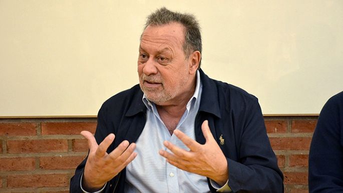 Gustavo Santos llega hoy a la ciudad