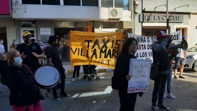 Protestaron frente a Tribunales de Bell Ville por una causa de abuso sexual a una menor