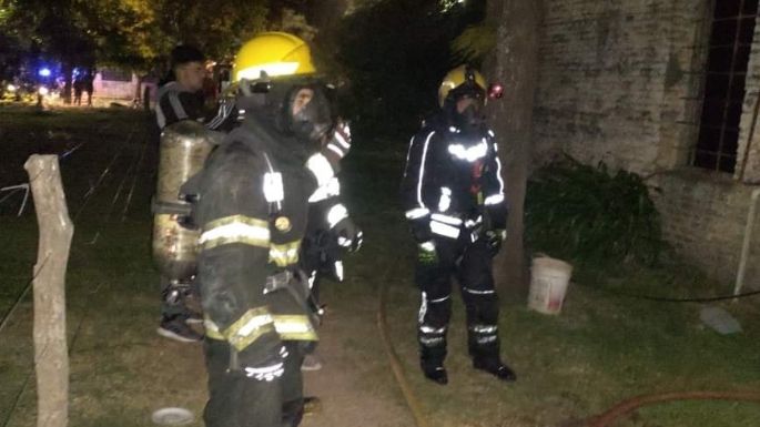 Bomberos sofocaron un incendio en una vivienda de barrio Botta