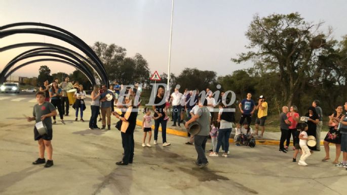 Vecinos del barrio Golf ya se encuentran reclamando en el puente