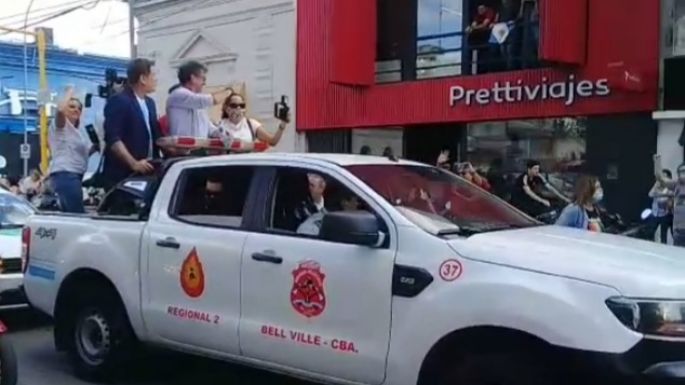 [Videos] Furor en Bell Ville por el regreso del "Matador" Kempes