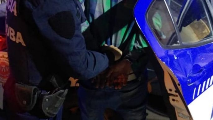 Se resistieron a un arresto, tiraron piedras contra locales comerciales pero fueron detenidos