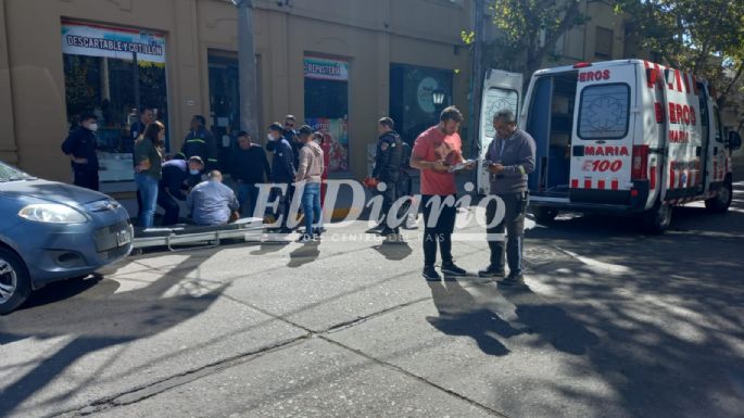 Choque en la esquina de Mendoza y Carlos Pellegrini