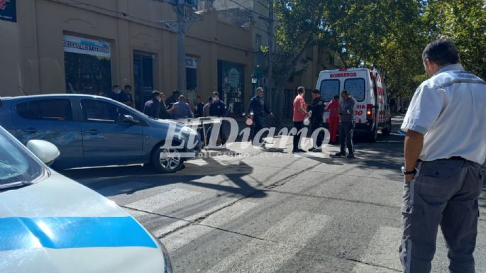 Choque en la esquina de Mendoza y Carlos Pellegrini
