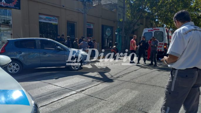 Choque en la esquina de Mendoza y Carlos Pellegrini