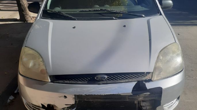 Accidente: Una moto chocó contra un auto