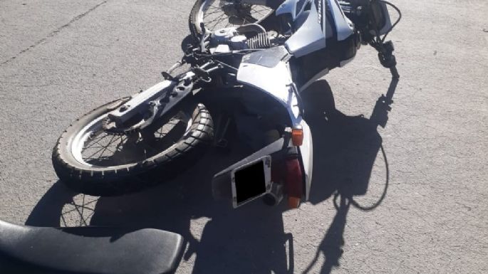 Accidente: Una moto chocó contra un auto