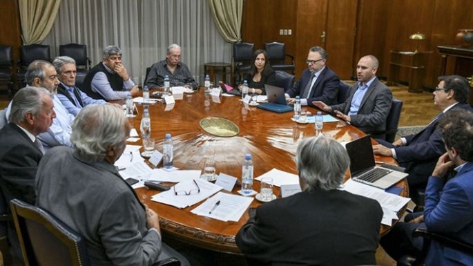 El Gobierno adelantó a junio la suba del Salario Mínimo, que será de $45.540