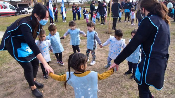 Niños y niñas celebraron el Día del Himno Nacional en barrio Evita