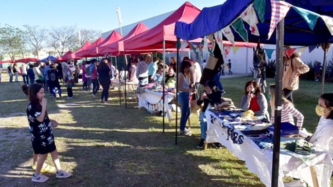 Con cerca de 30 mujeres y disidencias, se retoma una feria de economía popular
