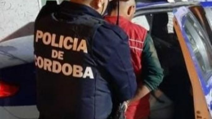 Amenazó con un cuchillo a los agentes policiales