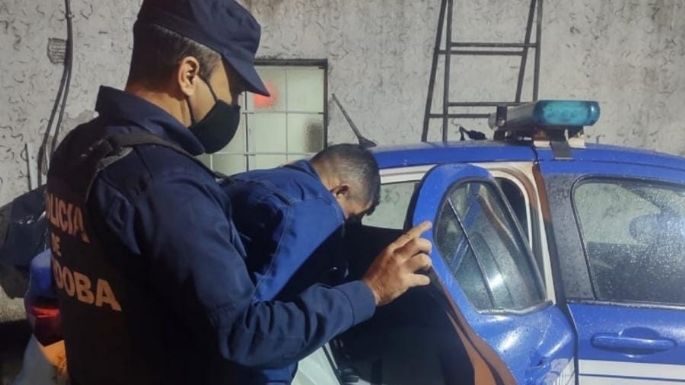 Un detenido tras circular a contramano y otro por tirarle piedras a la policía