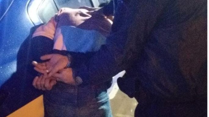 Un detenido tras circular a contramano y otro por tirarle piedras a la policía