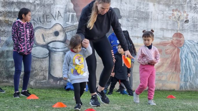 Tarde de música, pintura y juegos en los barrios
