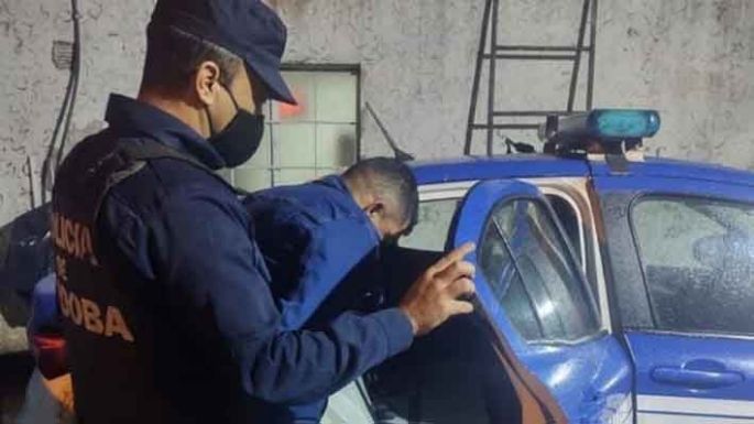Dos aprehendidos por resistir a la autoridad