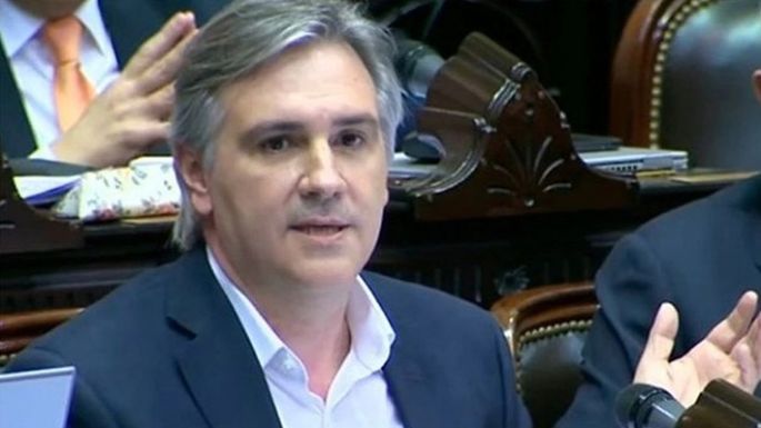 Llaryora busca desactivar el paro
