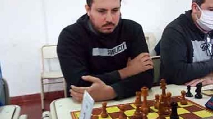 Juan Azcona impuso su rey