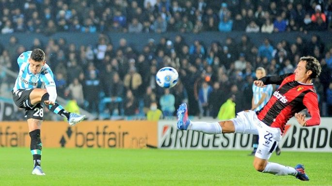 Racing ganó y quedó como único puntero