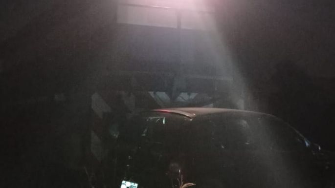Un tren chocó contra un auto y una mujer resultó herida