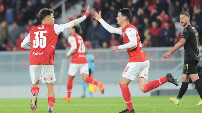 Independiente goleó a La Guaira 4-0 para reforzar sus expectativas clasificatorias
