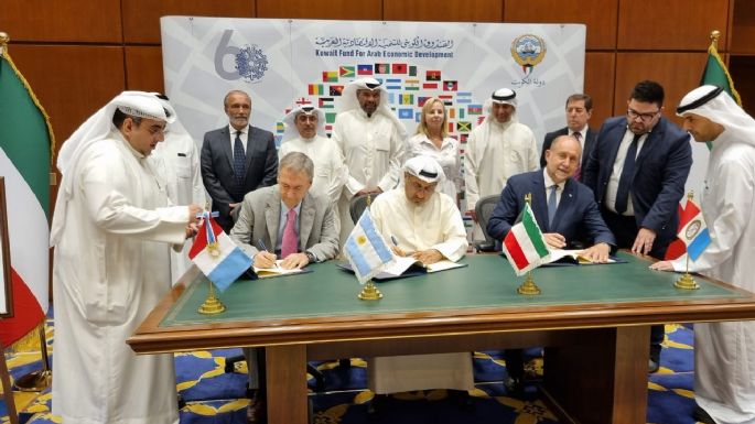 Schiaretti y Perotti firmaron en Kuwait el crédito para iniciar el acueducto Santa Fe – Córdoba