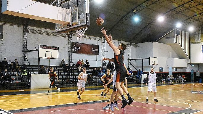 Sparta frenó al puntero y Unión cayó de visitante