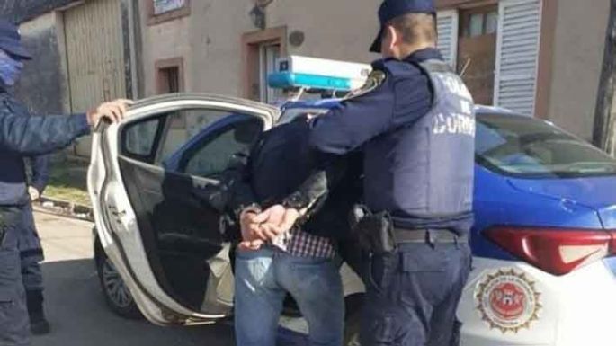 Tres detenidos por golpear al padre, a la exmujer y a la policía