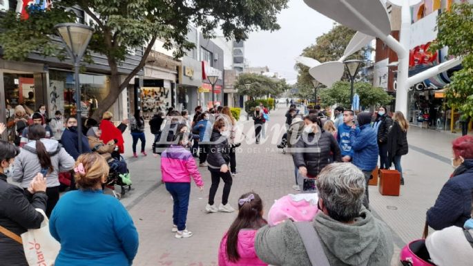 La escuela especial Clotilde Sabattini celebró la Revolución de Mayo en la peatonal