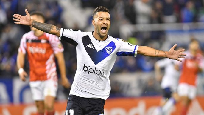 Vélez goleó a Estudiantes y se clasificó a octavos