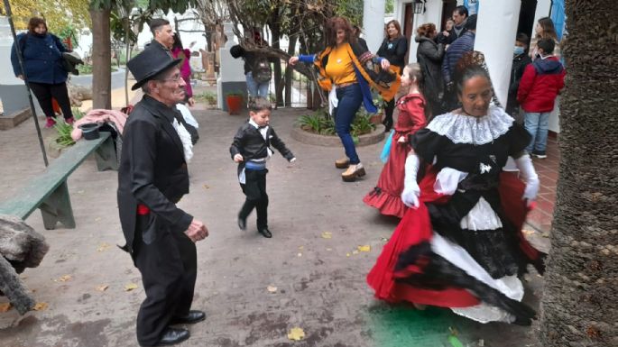 [Vídeos] Villa María y Villa Nueva celebraron el 25 de Mayo con bailes típicos