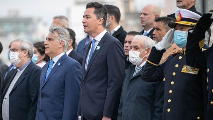 Calvo presidió el acto central por el 212° aniversario de la Revolución de Mayo