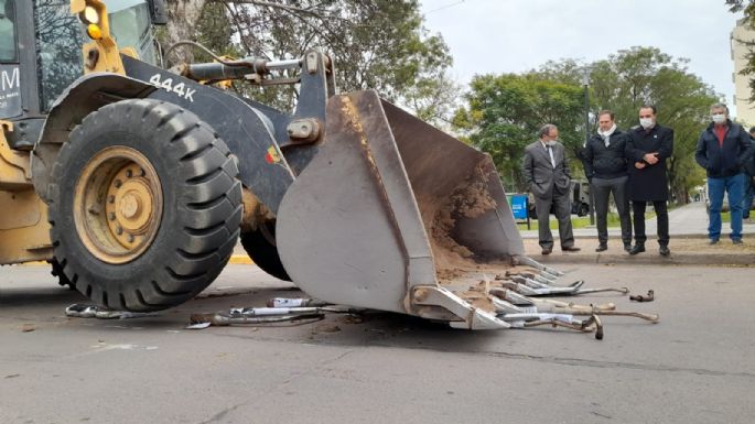 Se destruyeron 30 caños de escape que no cumplían con la normativa vigente