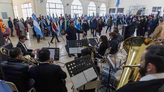 El acto del 25 fue en el salón de la escuela