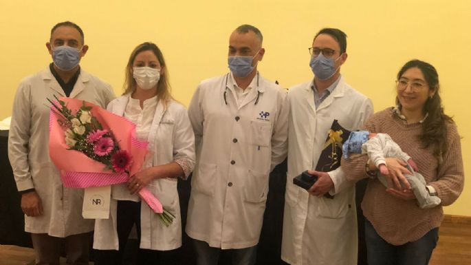 Reconocimiento a médicos residentes egresados