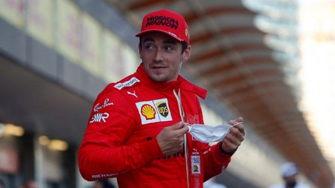 Leclerc logró la pole en el patio de su casa
