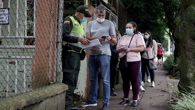 Los colombianos ya eligen a su próximo presidente