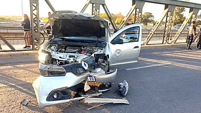 Incendio en la autopista, tragedia en ruta 11 y violento impacto en un puente
